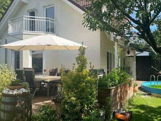 Wunderschönes Einfamilienhaus mit gepflegten Garten in ruhiger Wohnlage - Johannisthal
