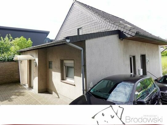 Kleines, freistehendes Wohnhaus mit Garten in guter Lage von Neuss - Holzheim