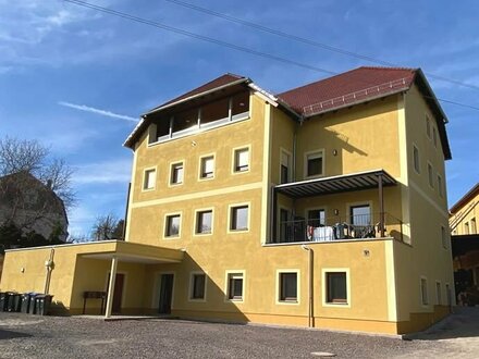 Helle, hochwertige Dachgeschosswohnung mit Süd-Loggia und West-Balkon