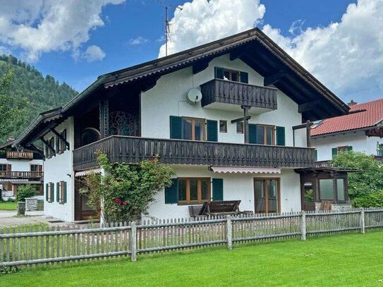 Ehemaliges, teilsaniertes Gästehaus mit Charme