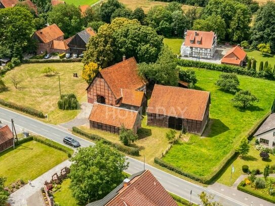 Preis auf Anfrage - Einzigartiges, denkmalgeschütztes Bauernhaus mit riesigem Grundstück