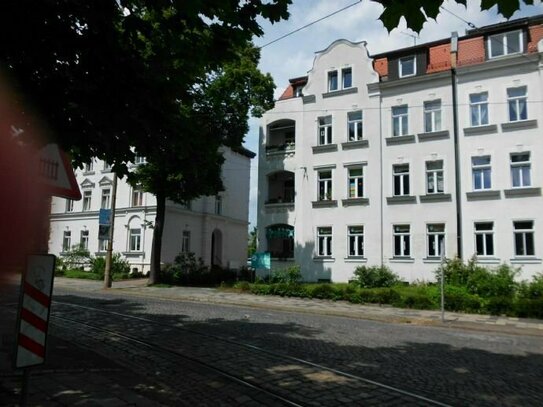 Großzügige Etagenwohnung in einem denkmalgeschützten Haus, mit Gartenanteil und Garage