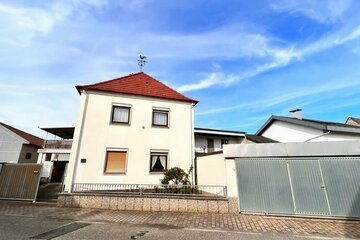 Großes Einfamilienhaus mit vielen Möglichkeiten - Große Dachterrasse - Werkstatt - Hof