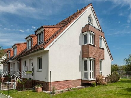 Blick auf die idyllische zur Koppel - Reihenendhaus nahe Berlin, ohne Käuferprovision