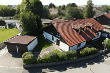 Platz für die ganze Familie! Nutzung als großes EFH oder als Zweifamilienhaus möglich!