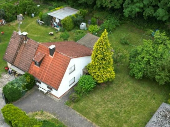 Kleine ältere Doppelhaushälfte auf herrlichem Grundstück, ca. 717m², schöne Lage Nürnberg-Werderau!