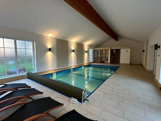 Villa mit Indoor Wellnessbereich - Pool - und Einliegerwohnung
