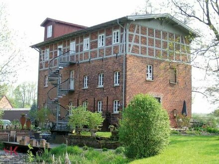 Historische Wassermühle aus dem Jahr 1265 in Melbeck