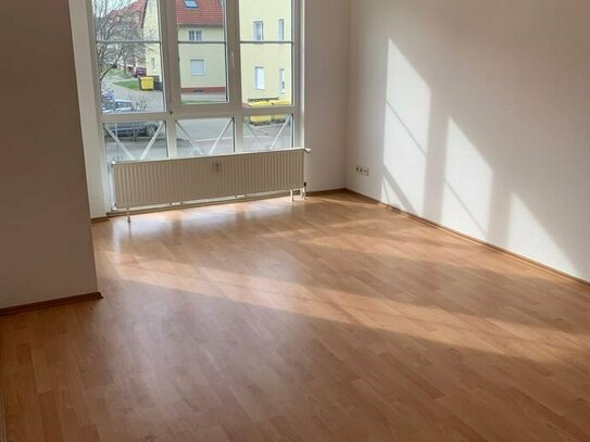 Sonnige DG-2-Zimmerwohnung mit Balkon und Einbauküche sucht neuen Mieter!