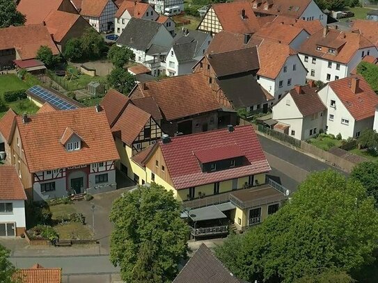 Traditionsgasthaus mit Gästezimmern und separaten Mehrfamilienwohnhaus in Hofgeismar/Hümme