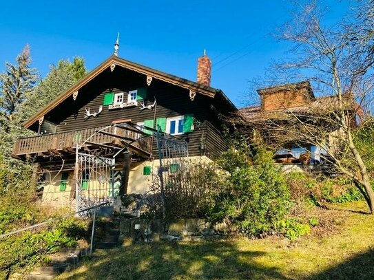 Unikat im sonnigen Grün! Charmantes Haus mit Garage, Garten und einem unverbaubaren Blick über die Altstadt!