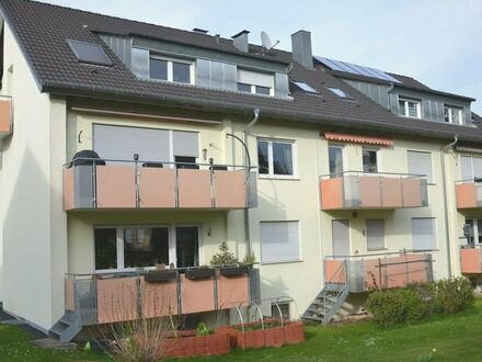 "Traumhaftes Wohnen in Flacht, Weissach: Geräumige 3-Zimmer-Wohnung mit großem Balkon und Gartenanteil auf über 1000 qm…