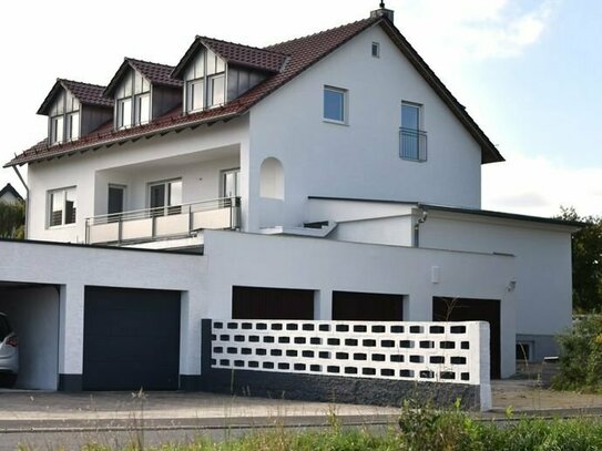 Osterspecial. Helle und schöne 2-Zi. Wohnung mit Garten, Terrasse und Balkon !