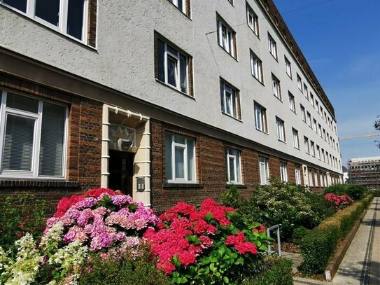 Schöne Wohnung mit Badewanne und Balkon