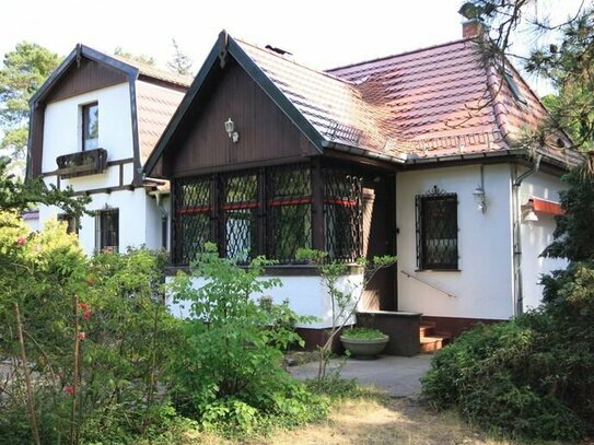 Rarität in bester Villenlage: Charmantes Einfamilienhaus um 1912 erbaut mit Wintergarten in ruhiger Umgebung