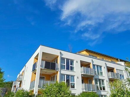 Exklusive 3 Zimmer Penthouse Wohnung mit herrlicher Dachterrasse in ruhiger und sonnige Wohnlage von Regenstauf