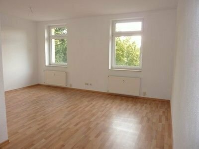 -- Wohnung mit Balkon --