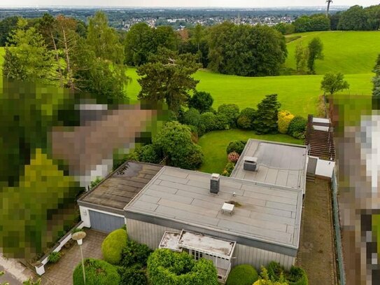 Rösrath-Lüghausen: Baugrundstück in Bestlage mit herrlichem Ausblick