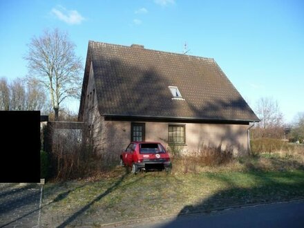 Einfamilienhaus mit Garage in Ortsrandlage