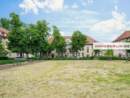 IMMOBERLIN.DE - Schöne Altbauwohnung mit Südbalkon, kleinem Garten + Pkw-Stellplatz