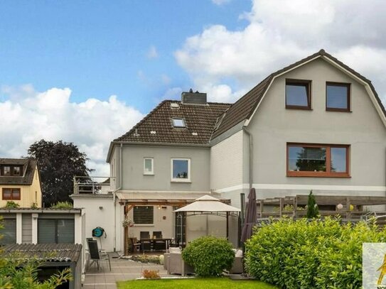 Gemütliche Doppelhaushälfte auf schönem Grundstück in der beliebten Stadt Wedel mit Garage