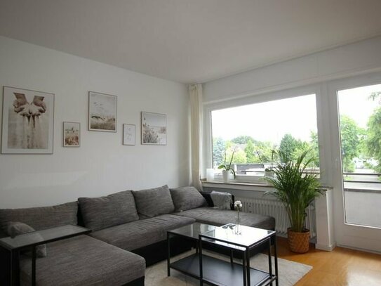 Möblierte 2-Zi-Wohnung mit Balkon in Südausrichtung in Düsseldorf-Wersten – Erstbezug nach Sanierung