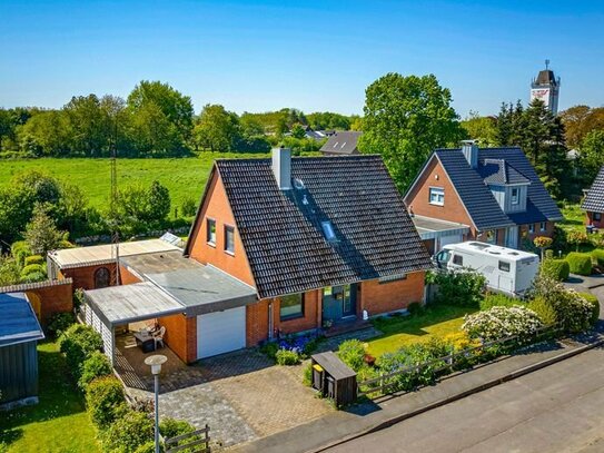 Stadtnahes Wohnen in Feldrandlage! 6,5 Zimmer, Garten, Carport, Garage, Vollkeller mit Sauna!