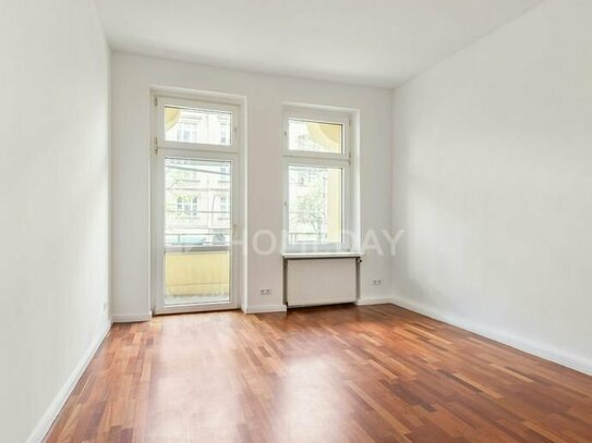 Sehr schöne und helle 3-Zimmer-Wohnung mit Balkon, EBK und Wanne in Berlin