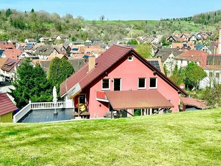 Einmalige Lage - Freistehendes Einfamilienhaus mit Einliegerwohnung in Teningen-Heimbach