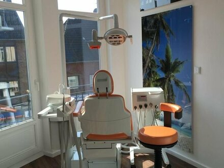 Attraktive Zahnarztpraxis komplett ausgestattet ca. 160 m² zentral - mit Parkplätzen!
