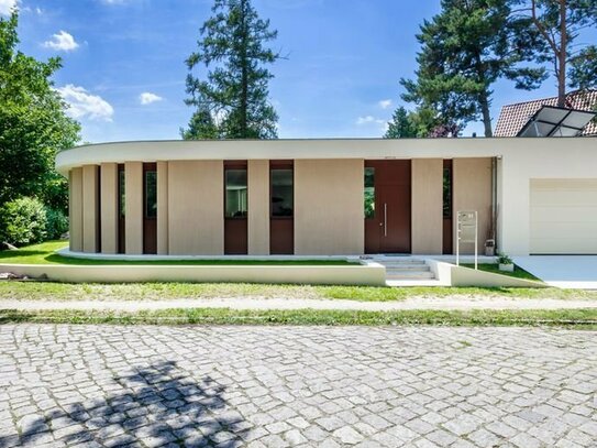 Modernes Architektenhaus in Bungalow-Bauweise unweit der Berliner Stadtgrenze