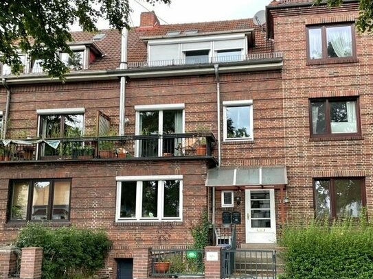 TOPLAGE WALLE! Großes Altbremer 2-Familien-Haus mit Terrasse, Balkonen und Traumgarten sowie Garage
