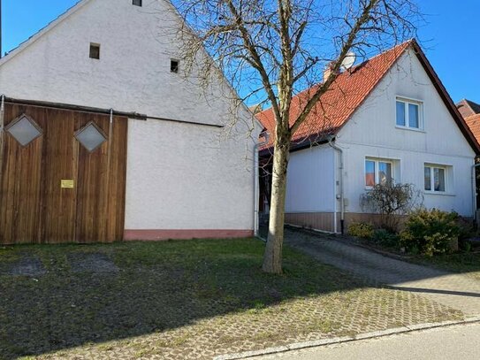 Einfamilienhaus mit Garten und Garage in Röckingen