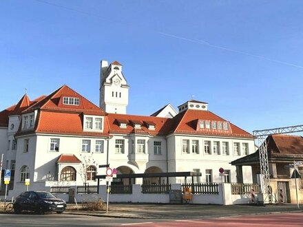 ... STILVOLLES WOHNEN FÜR INDIVIDUALISTEN ... 2-ZIMMER-WOHNUNG MIT GROßER DACHTERRASSE UND 2 GARAGENSTELLPLÄTZEN ...