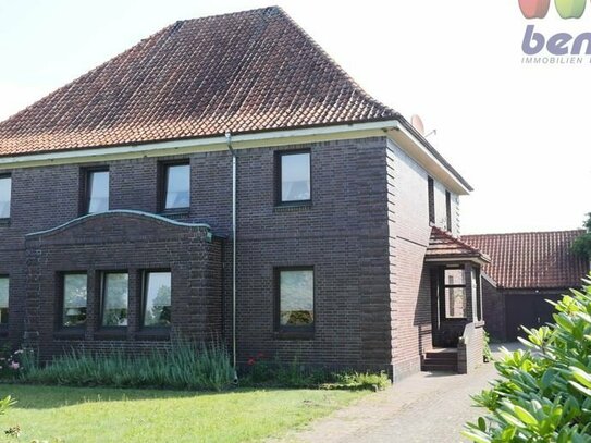 Geschichtsträchtiges Herrenhaus mit Flair und Swimmingpool im Garten ... ein wenig aus der Zeit gefallen ...