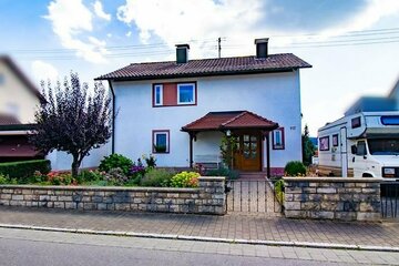 Zentral gelegenes Einfamilienhaus mit wunderschönem Garten