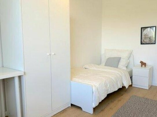 Möblierte und renovierte WG Zimmer, 3 person shared flat