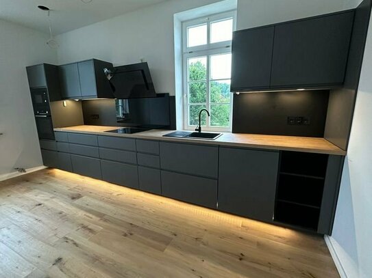 Elegant renovierte 4-Raum Wohnung mit hochwertiger Einbauküche