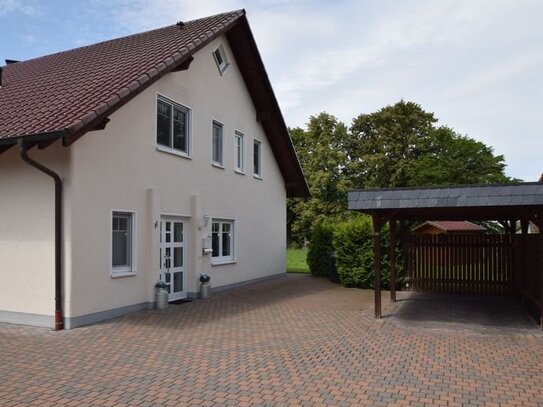 ZU VERMIETEN: 3-Zimmer Doppelhaushälfte (ca. 90m²) mit Balkon, Carport, Stellplatz und Einbauküche in ruhiger Sackgasse…