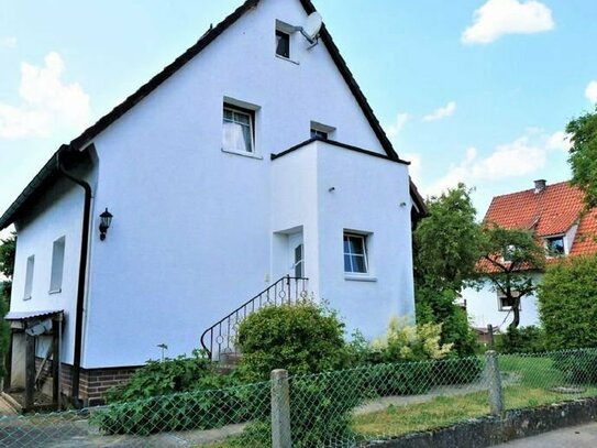 Wohnhaus mit Doppelgarage und Garten in Coburg-Nord