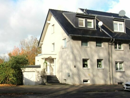 Kernsanierte Doppelhaushälfte mit Dachterrasse und Balkon sowie einem großzügigen Raumangebot