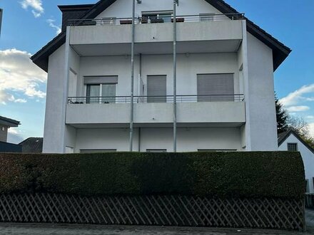 gemütliche 3-Zimmer-Dachgeschosswohnung mit Balkon u. Stellplatz - in Bünde