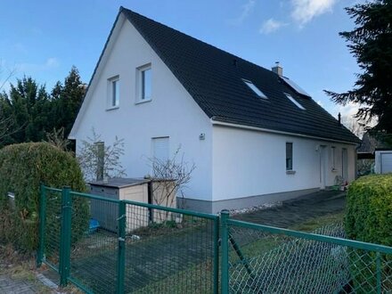 Schöne 3- Zimmerwohnung im 2- Familienhaus mit Gartenanteil