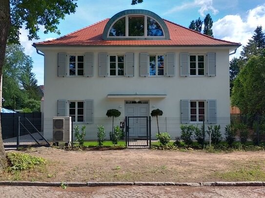 Exklusive Architektenvilla im grünen Eichwalde