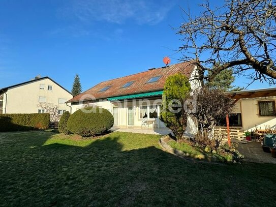 Geräumiges, voll unterkellertes Einfamilienhaus mit Garten und Terrassen in Baiersdorf