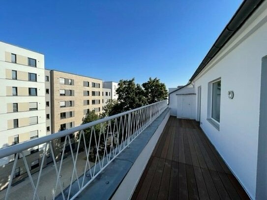 Erstbezug nach Modernisierung: 3-Zi.-Wohnung mit Terrasse und Balkon