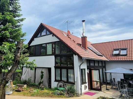 Weimar- Schönblick: Individuelles Haus mit 9 Zimmern in ruhiger Lage
