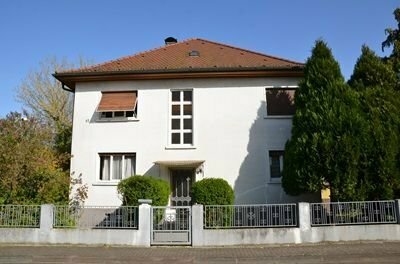 Zum Renovieren: Zweifamilienhaus in Kehl-Auenheim