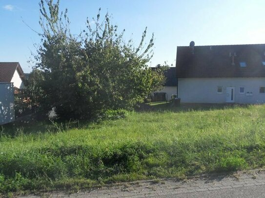 Schöner Bauplatz für ein Ein-/Zweifamilienhaus oder Doppelhaus im Wohngebiet Auf der Lug in Kirchardt im Erbbaurecht zu…