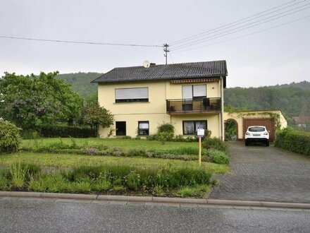 Einfamilienhaus mit Garage und schönem Garten in Schwollen